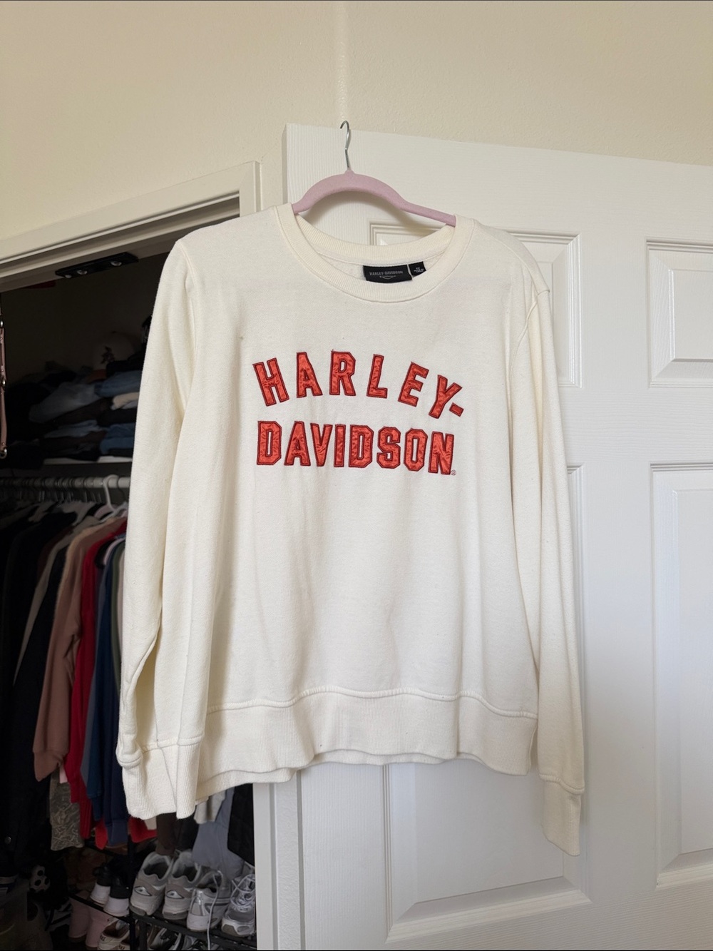 Harley-Davidson Cream Crewneck Sweatshirt with Red Logo